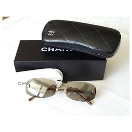 Chanel Nunca usado - com óculos de bronze/dourado brilhante Marrom Dourado Metálico Bronze Castanha Castanho claro Caramelo Castanho escuro Gold hardware Camelo
