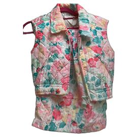 Vintage Chanel gesteppte Blumenweste und Rock Mehrfarben Roh Koralle Angeln Türkis