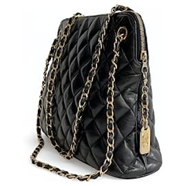 Chanel-Chanel Chanel 31 Rue Cambon vintage shoulder bag in black matelassé leather-Black