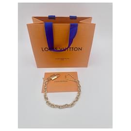 Louis Vuitton-Llavero con cadena y mosquetón de LOUIS VUITTON-Dorado