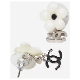 Chanel-Boucles d'oreilles CC florales blanches-Argenté