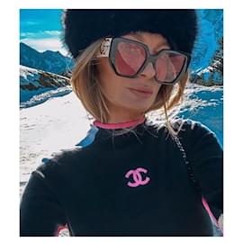 Chanel-Suéter Coco Neige con nuevo logo 2023 por 3,000 dólares.-Negro