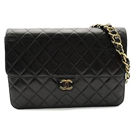 Chanel-Chanel Medium Classic Single Flap Bag Leather Crossbody Bag in Good condition-Other