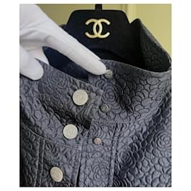 Chanel-Botones de CC, camellias, abrigo negro.-Negro
