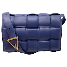 Autre Marque-Bottega Veneta – Gepolsterte Kassettenhandtasche aus Lammleder in Blau-Blau