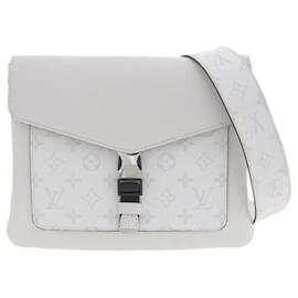 Louis Vuitton-Louis Vuitton Monogram Taigarama Outdoor Flap Messenger Bag Toile Sac à bandoulière M30411 In excellent condition-Autre