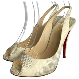 Christian Louboutin-Zapatos de tacón-Beige