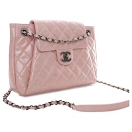 Chanel-Chanel Pink CC Aba de acordeão em couro de bezerro esmaltado-Rosa