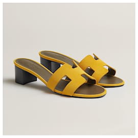 Hermès-Sandales Oasis, couleur jaune topaze en daim-Jaune