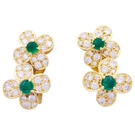Autre Marque-Van Cleef & Arpels Clips, "Fleurette", In yellow gold, diamonds and emeralds.-Other