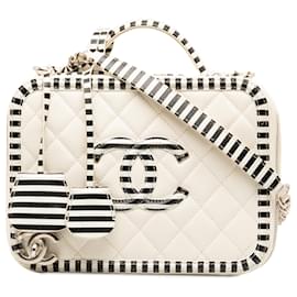 Chanel-Chanel Weißer mittelgroßer Caviar CC Kosmetikkoffer mit Filigranmuster-Weiß