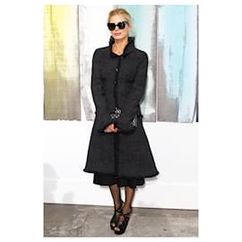 Chanel-La collection de mondialisation la plus emblématique : veste en tweed noire-Noir