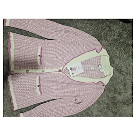 Chanel-Pullover-Pink