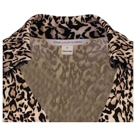 Diane Von Furstenberg-Diane von Furstenberg Robe portefeuille Kira à imprimé léopard en soie marron-Marron