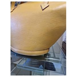 Louis Vuitton-Vieira amarilla vintage grande con bolsillo.-Amarillo