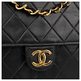 Chanel-Pele de cordeiro acolchoada Chanel 24Bolsa atemporal K Gold com aba única-Preto
