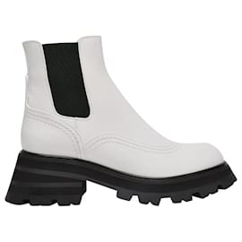Alexander Mcqueen-Wander Chelsea Boots in White Leather-White