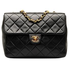 Chanel-Chanel Aba de pele de cordeiro acolchoada clássica quadrada preta preta-Preto