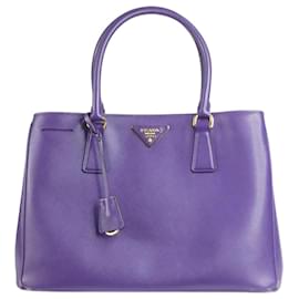 Prada-Violette mittelgroße Galleria-Tasche aus Saffiano-Leder mit Tragegriff-Lila
