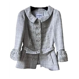 Chanel-Veste en tweed Paris / Versailles avec boutons en bijoux à 11 000 $.-Autre
