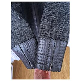 Chanel-Blazer de Tweed de 8K$ com Detalhes em Couro-Multicor