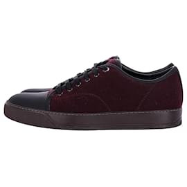 Lanvin-Lanvin DBB1 Matte Cap Toe Low Top Sneaker aus burgunderfarbenem Wildleder -Bordeaux