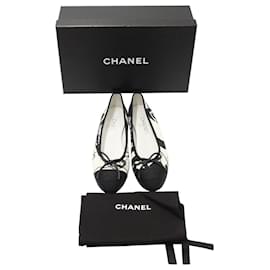 Chanel-Chanel Cap Toe CC Printed Ballet Flats in White Canvas-Other
