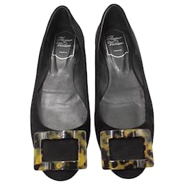 Roger Vivier-Roger Vivier Ballerinas „Gommette Tortoise Buckle“ aus schwarzem Wildleder-Schwarz