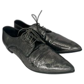 Miu Miu gewachste Schuhe in dunklem Silber Silber