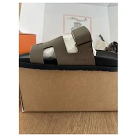 Hermès-Sandalias abiertas-Gris pardo