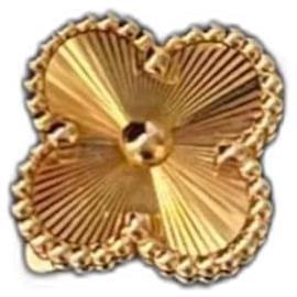 Van Cleef & Arpels-Anillo Vintage Alhambra guilloché de Van Cleef & Arpels, talla 52.-Dorado