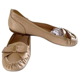 Prada Leather flats mocassin style in beige Beige