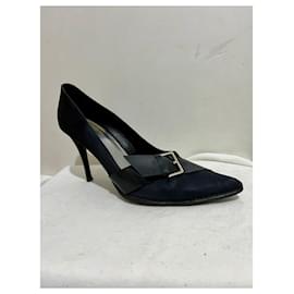 Bottega Veneta-Pointed black satin heels-Black