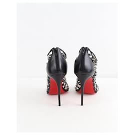 Christian Louboutin-Tacones de cuero-Negro