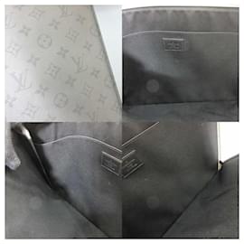 Louis Vuitton-Louis Vuitton Pochette Discovery Canvas Clutch Bag M62291 in good condition-Other