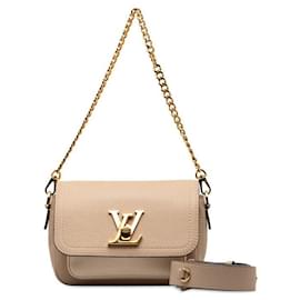 Louis Vuitton-Louis Vuitton Bolsa de ombro de couro macio Lock Me M58554 em boa condição-Outro