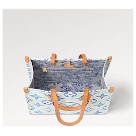 Louis Vuitton-LV Onthego MM junto a la piscina-Azul