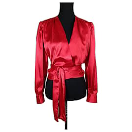 Yves Saint Laurent-Chemise avec une écharpe en soie YSL rouge-Rouge