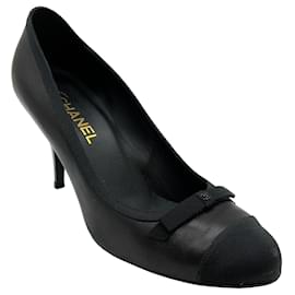 Autre Marque-Zapatos de tacón de cuero negro Chanel con puntera de grosgrain-Negro