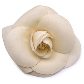 Chanel-Broche de flor de lona de seda beige vintage Pin Camelia Camelia-Beige