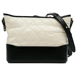 Chanel-Borsa a tracolla Gabrielle media in pelle di agnello bianca Chanel-Bianco