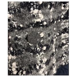 Chanel-8K$ Paris / Salzburg CC Buttons Boucle Tweed Mantel-Grau