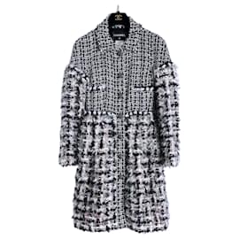 Chanel-Veste en tweed moelleux de la collection Arctic Ice à 12 000 $.-Multicolore