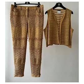 Chanel-Ensemble pantalon et gilet en tweed Paris / Dubai à 7 000 $.-Autre
