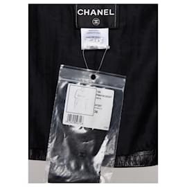 Chanel-Chaqueta de cuero negro con botones de CC por 8,000 dólares.-Negro