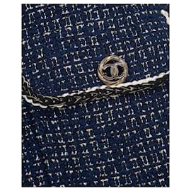 Chanel-Chaqueta chaleco de tweed con botones de CC brillantes por 8,000 dólares.-Azul