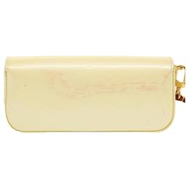 Louis Vuitton-LOUIS VUITTON Vernis Pochette Lagoon Brillenetui Perle M91801 LV Auth 70502-Andere