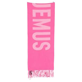 Jacquemus-Jacquemus L'echarpe Contrasting Signature Scarf in Pink Virgin Wool-Pink