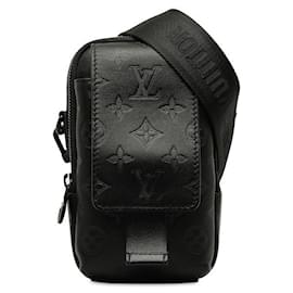 Louis Vuitton-Louis Vuitton forrado bolsa para telefone bolsa crossbody de couro M81323 Em uma boa condição-Outro