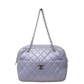 Chanel-Chanel – Kameratasche aus gestepptem Leder-Lila